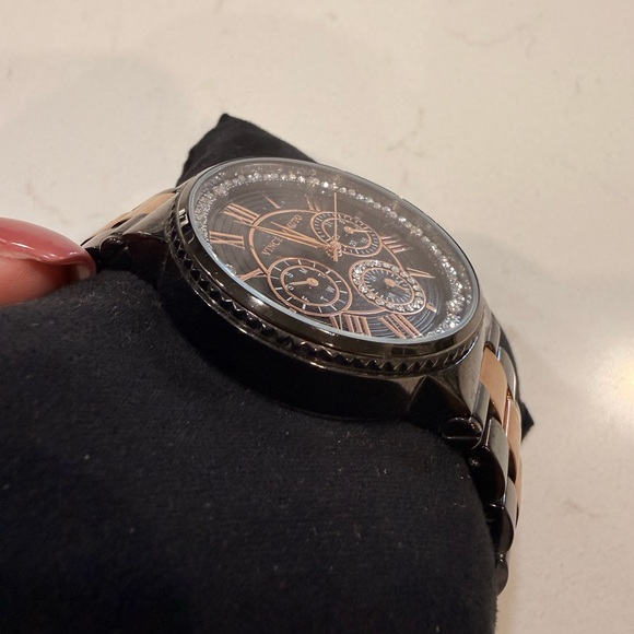 EUC Vince Camuto VC/5311RGTT Women’s Watch with Swarovski Crystal Accents - Picture 3 of 7